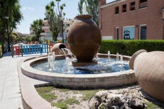 Parque infantil y Fuente de las Tinajas